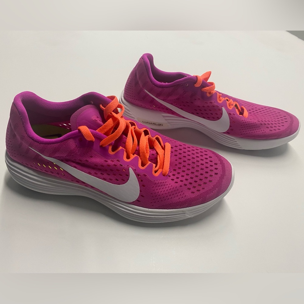 Women’s Nike Lunaracer 4844562 600 Size 5 NWOB May run small!